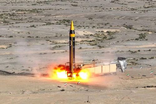 Iran tuyên bố phóng thử tên lửa đạn đạo có thể mang theo đầu đạn hơn 1 tấn