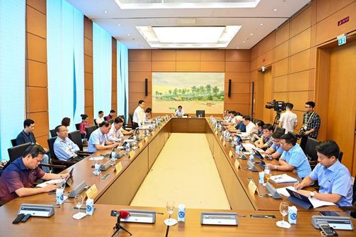 Cần kịp thời hỗ trợ các doanh nghiệp và người lao động vượt khó
