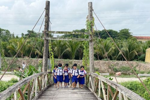 Xã Tân Phú vận động xây dựng cầu treo liên xã Trường Mẫu giáo