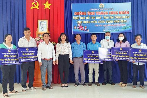 Liên đoàn Lao động huyện Phú Tân trao hỗ trợ 500 triệu đồng xây dựng Mái ấm công đoàn cho đoàn viên