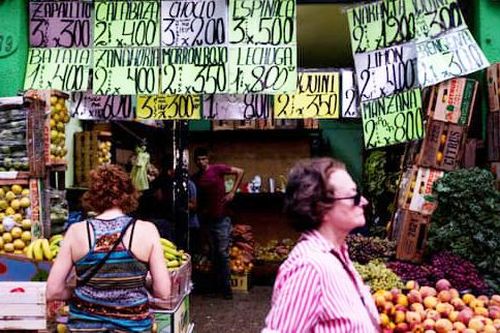 Argentina lưu hành đồng tiền mệnh giá mới: 'Vật lộn' với lạm phát