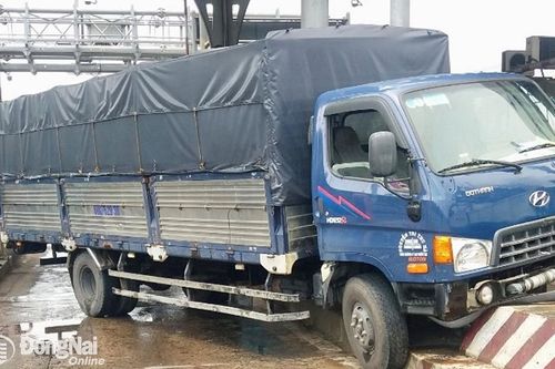 Xe tải tông gãy barie Trạm thu phí BOT đường tránh TP.Biên Hòa