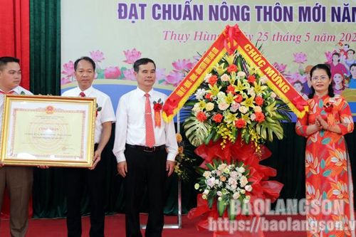 Xã Thụy Hùng đón bằng công nhận đạt chuẩn nông thôn mới