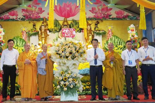 Lãnh đạo tỉnh dự Đại lễ Phật đản tại chùa Bắc Lãm