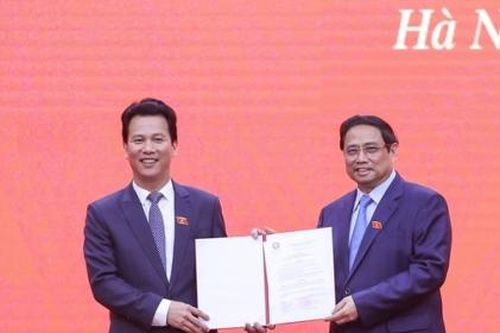 Trao quyết định cho Bộ trưởng Bộ Tài nguyên và Môi trường Đặng Quốc Khánh