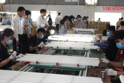 Doanh nghiệp Việt vừa mất đơn hàng, vừa 'đơn độc' chuyển đổi xanh