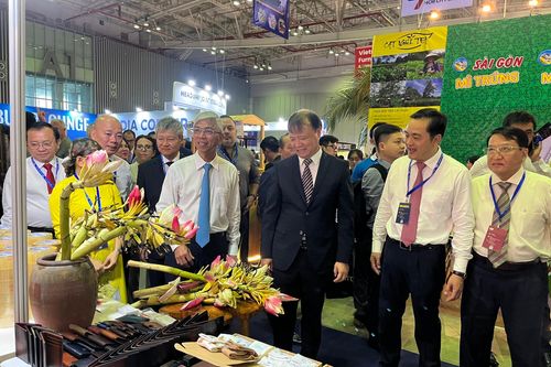 2.000 khách hàng tìm hiểu các mặt hàng xuất khẩu Việt Nam