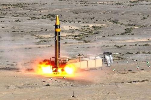 Iran công bố tên lửa đạn đạo mới tầm bắn 2.000km