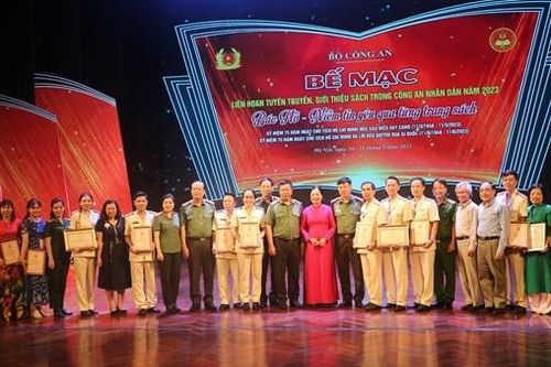 Bế mạc Liên hoan 'Bác Hồ - Niềm tin yêu qua từng trang sách' năm 2023
