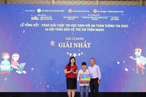Trao giải cuộc thi trực tuyến 'Học sinh với an toàn thông tin' năm 2023
