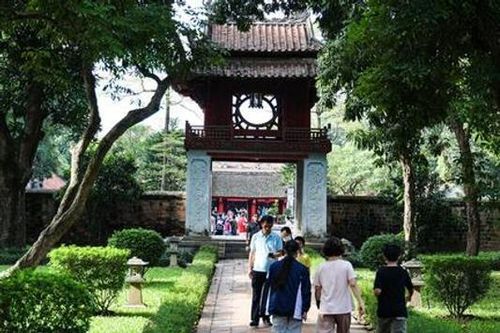 Văn Miếu áp dụng vé điện tử cho khách tham quan