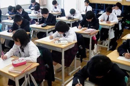 Nhật Bản xem xét trợ cấp tiền học cho trẻ em