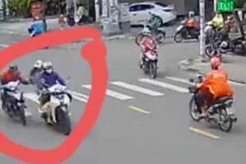 Cặp đôi cướp giật điện thoại, dùng bình hơi cay chống trả nạn nhân truy đuổi