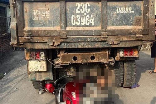 Phẫn nộ xe tải lùi bất cẩn khiến tài xế xe máy điện tử vong