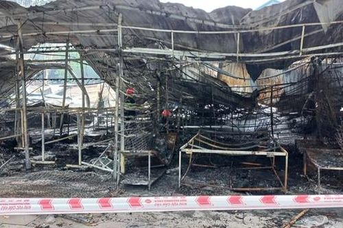 Vụ thiêu rụi 10 ki ốt, 2 ô tô: Sẽ cưỡng chế, giải tỏa chợ 'chui' từ 15/6