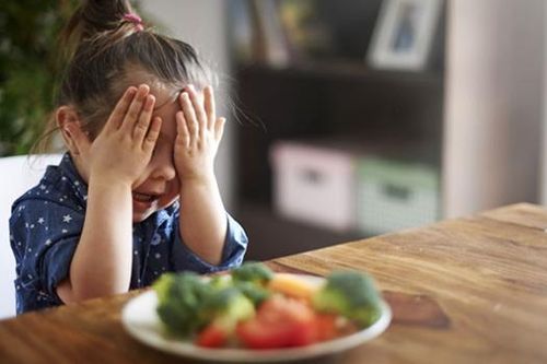 Trẻ lười ăn rau, cha mẹ cần biết 7 mẹo giúp trẻ ăn nhiều rau hơn trong bữa ăn hàng ngày