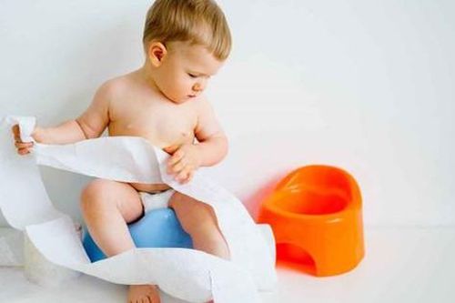 Trẻ bị tiêu chảy trong mùa hè, cha mẹ hãy làm ngay các điều sau