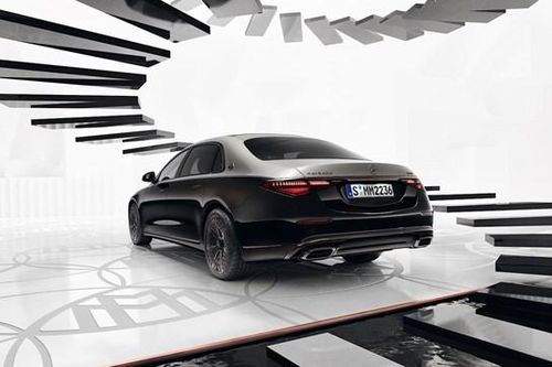 Mercedes-Maybach Night Series có vượt trội hơn Rolls-Royce Black Badge?