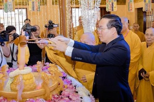 Chủ tịch nước Võ Văn Thưởng thăm, chúc mừng Đại lễ Phật Đản tại TP Hồ Chí Minh