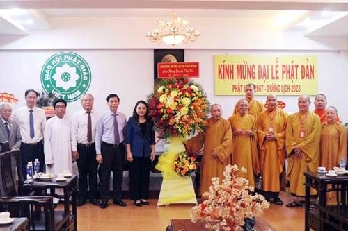 Một mùa Phật đản an vui, thắm tình đạo vị