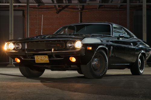 Huyền thoại Dodge Challenger 'Black Ghost' có giá hơn 1 triệu USD