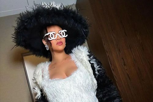Nhẫn ngón chân giá 1 triệu USD của Rihanna