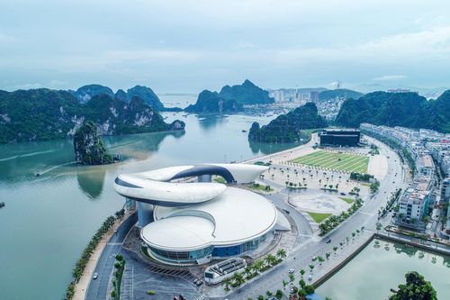 Ngắm toàn cảnh vịnh Hạ Long từ thủy phi cơ