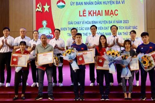 Ba Vì: Khen thưởng vận động viên xuất sắc tại SEA Games 32