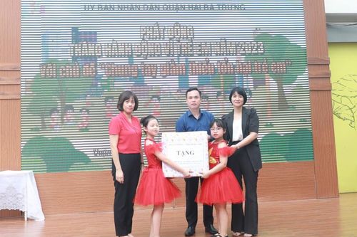 Quận Hai Bà Trưng: Trao 343 suất quà tới trẻ em có hoàn cảnh đặc biệt