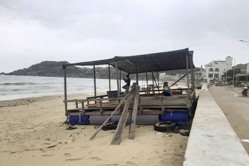 Nhà hàng nổi hoạt động trái phép gây ô nhiễm môi trường ở Quy Nhơn: Kiên quyết cưỡng chế