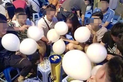 Bình Dương: Triệt phá đường dây cung cấp 'khí cười' cho quán bar, vũ trường