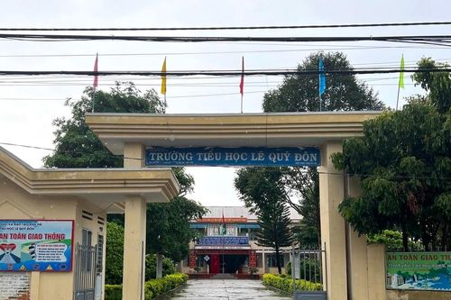 11 học sinh nhập viện sau khi ăn liên hoan