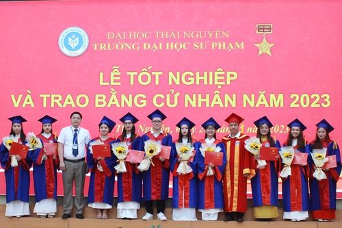 Thêm 293 tân cử nhân sư phạm được trao bằng tốt nghiệp