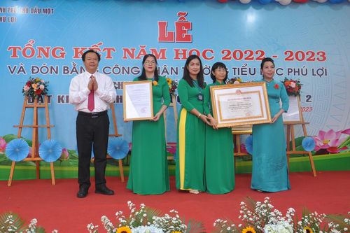 Nhiều trường học ở Bình Dương đón nhận trường đạt chuẩn Quốc gia