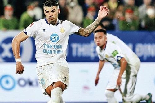 Nam Định bất phân thắng bại Bình Định ở vòng 9 V.League