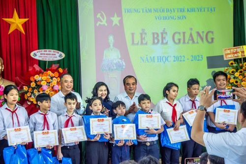 Trung tâm nuôi dạy trẻ khuyết tật Võ Hồng Sơn bế giảng năm học 2022-2023