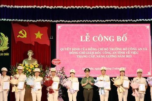 Thăng cấp bậc hàm, nâng lương cho 655 cán bộ, chiến sỹ công an tỉnh Lai Châu