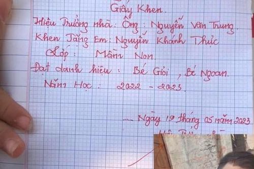 Thích thú với tờ giấy khen ông bố tự 'thiết kế' tặng con trai sau lễ tổng kết