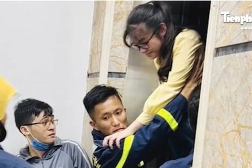 TIN NHANH 12H: Chuyên gia nói về đưa môn Văn xét tuyển ngành Y; Cứu 4 học sinh kẹt trong thang máy