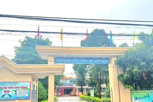 Ăn liên hoan chia tay nghỉ hè, 12 học sinh bị ngộ độc