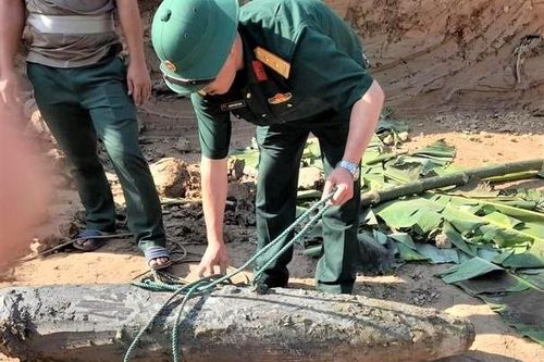 Phát hiện bom nặng hơn 220kg khi đào móng nhà