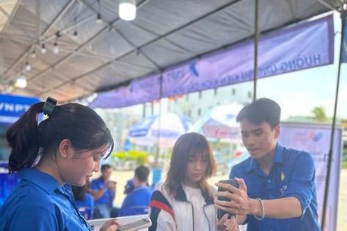 Thanh niên An Giang kích cầu mua sắm, thanh toán không tiền mặt