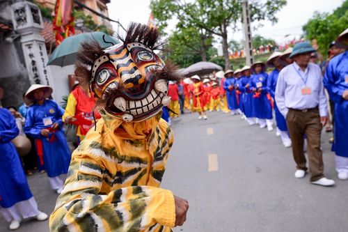 Màn rước khám đường độc đáo tại Hội Gióng Phù Đổng