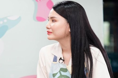 Nước mắt, nụ cười của người phụ nữ làm mẹ 3 con ở tuổi 26