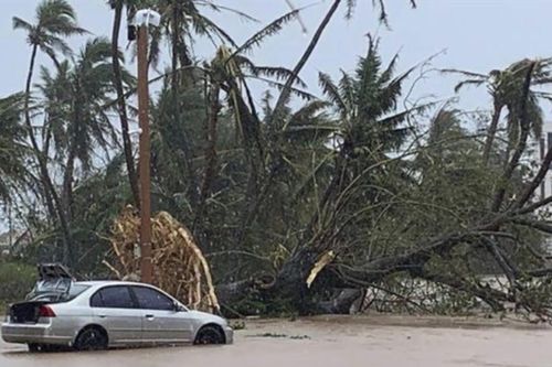 Hàng nghìn du khách mắc kẹt ở Guam do bão Mawar