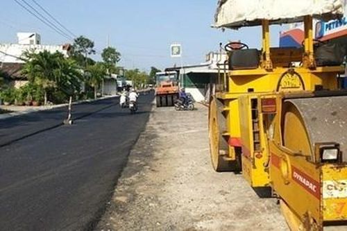 Hy hữu, xe lu cán chết công nhân đang làm đường