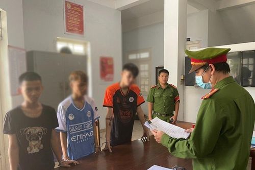 Nhóm thiếu niên mang dao đi giải quyết mâu thuẫn