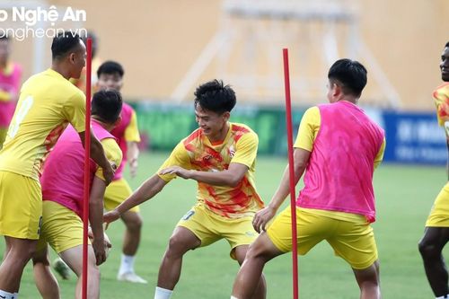 HLV Huy Hoàng: Sông Lam Nghệ An quyết tâm giành kết quả khả quan trên sân Hàng Đẫy