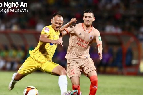 Sông Lam Nghệ An thua ngược Công an Hà Nội trên sân Hàng Đẫy