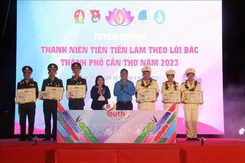 Tuyên dương Thanh niên tiên tiến làm theo lời Bác